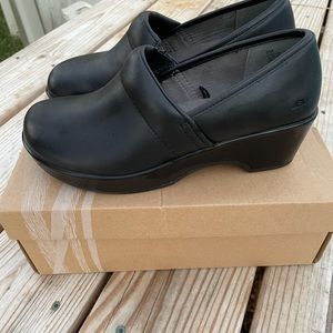 JBU Women’s Clogs size 8